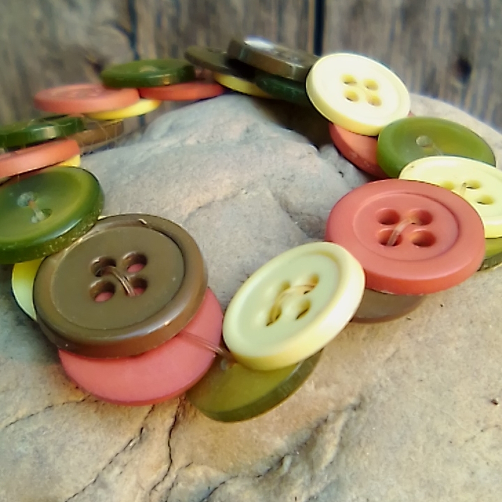 Button bracelet